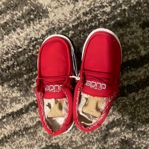 Kids Hey dude shoes. Red. Size K 9.5. NWT